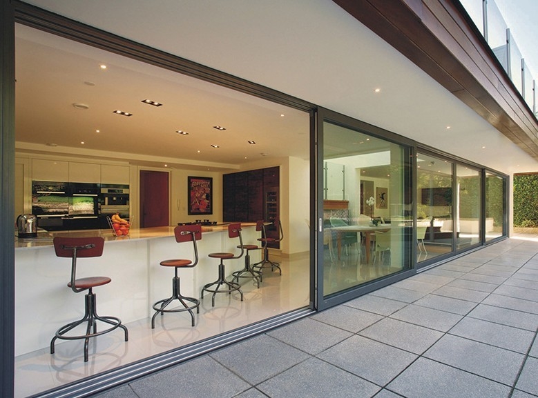 Desarrollo de productos Puerta elevadora y corredera de aluminio con coeficiente de aislamiento acústico de 35 dB