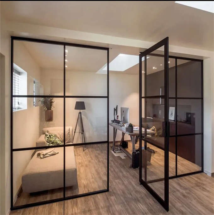 Puertas pivotadas personalizadas con aislamiento acústico para espacios residenciales y comerciales