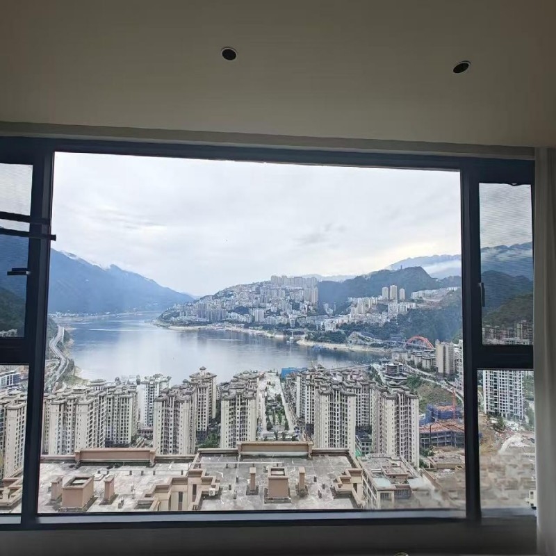 Proyecto de casa de villa con ventanas de vidrio de aleación de aluminio Ventanas de vidrio de aluminio abatibles con estanqueidad superior