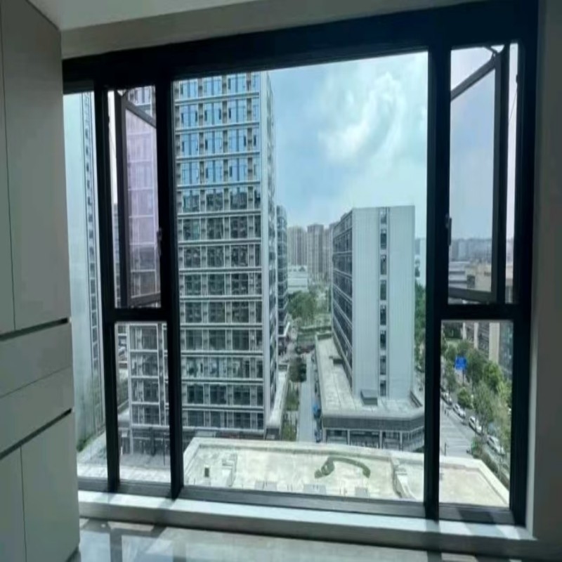 Proyecto de casa de villa con ventanas de vidrio de aleación de aluminio Ventanas de vidrio de aluminio abatibles con estanqueidad superior