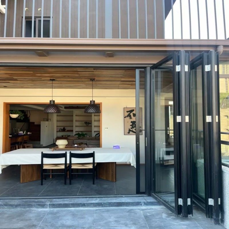 Puerta de cristal plegable de aluminio de alto rendimiento para espacios exteriores