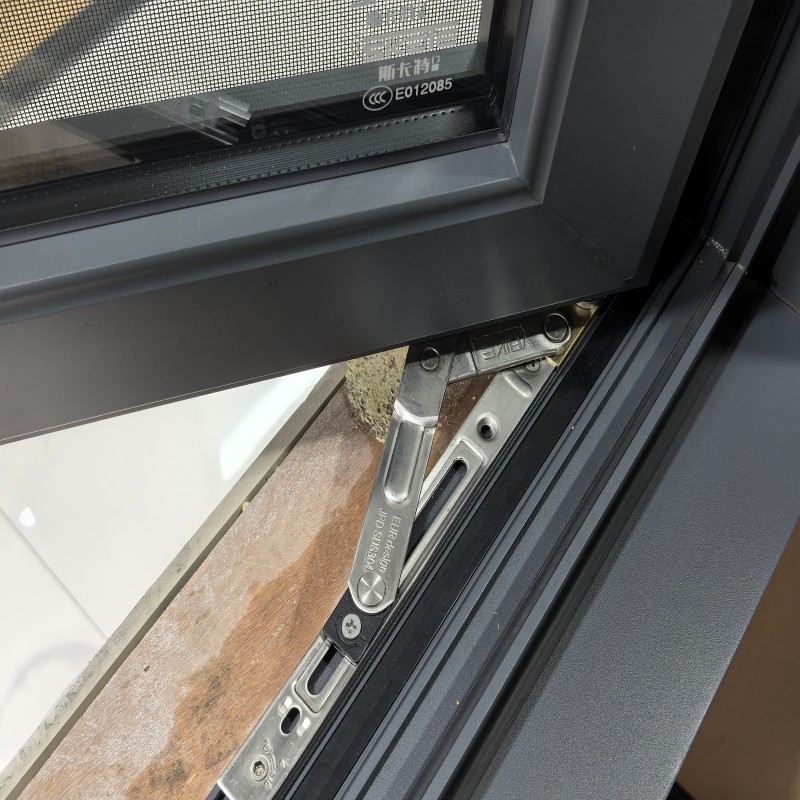 Ventana de vidrio templado de aluminio de calidad superior resistente a la intemperie para hogares y oficinas con hardware original SKATE